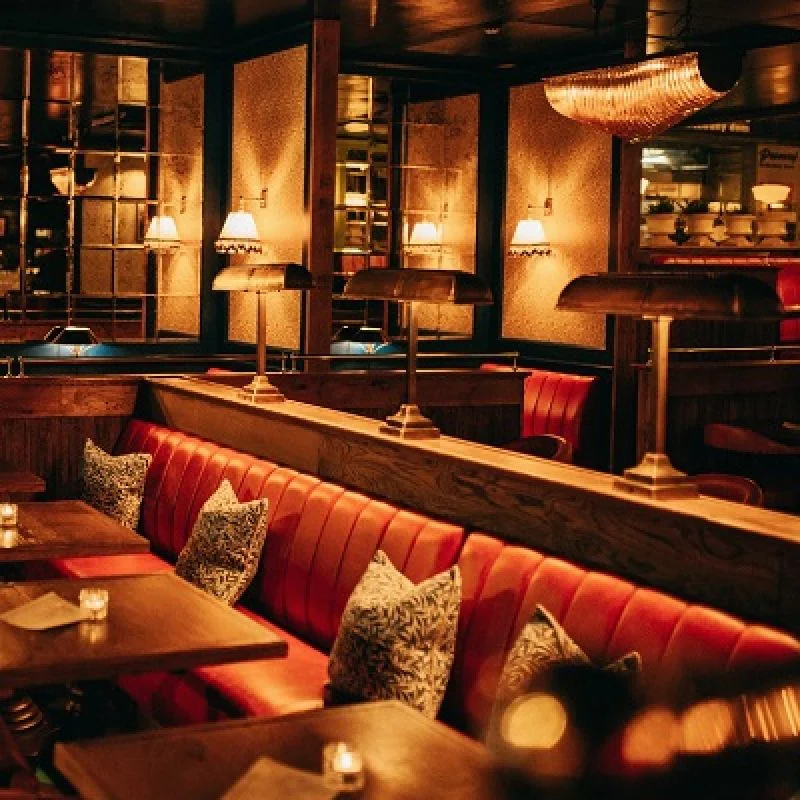 Banquette seating layout for restaurant dining area