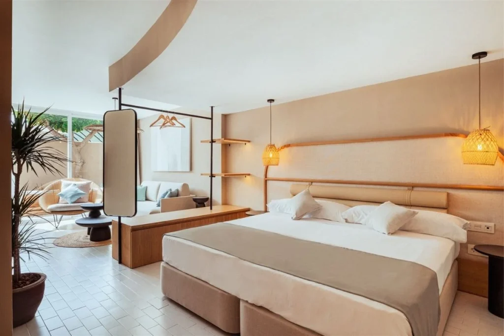 Contract bedroom with upholstered bed for bed size planning