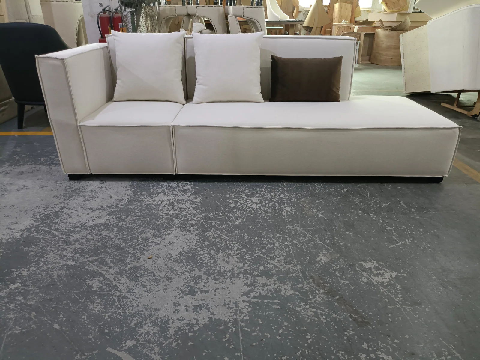 White Pull-Out Sofa Bed for Serviced Apartment Rooms for serviced apartment, hotel guestroom, apartment project furniture projects